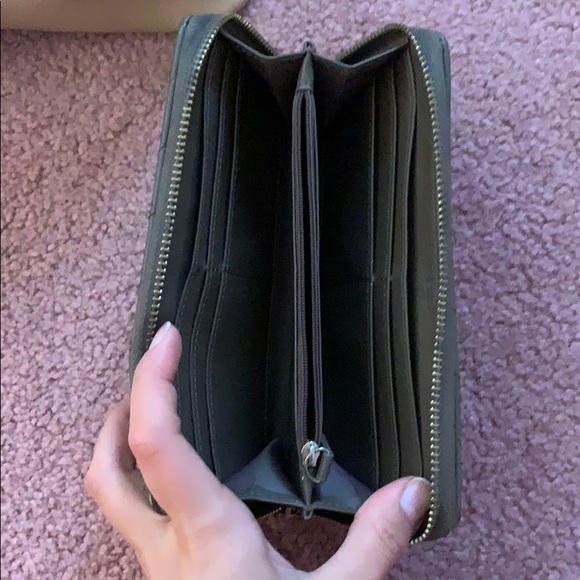 BCBG tan purse with wallet - Picture 7 of 8